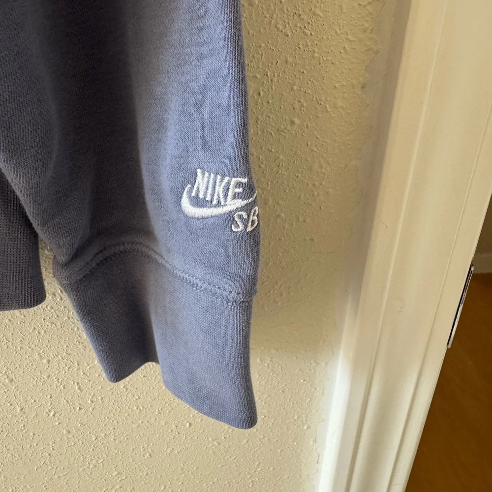 Nike Men’s Small SB Striped Skate Crew Sweatshirt Periwinkle Purple